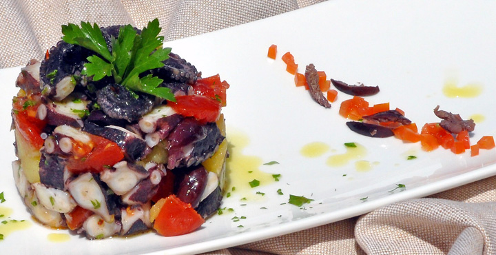 Polipetto all’insalata con patate, pomodorini e olive di Gaeta